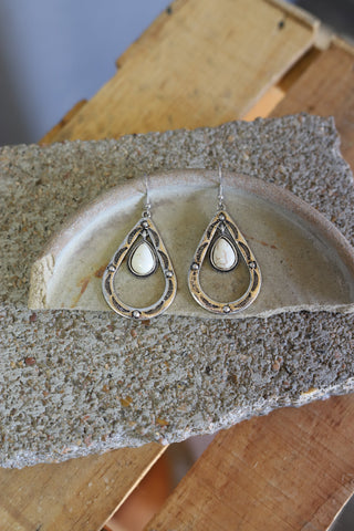 0057 R4-72 SILVER OVAL HOOP W/ WHITE STONE Earrings