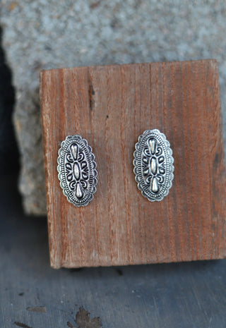 0413 R270 TEXTURED SILVER OVAL POST Earrings
